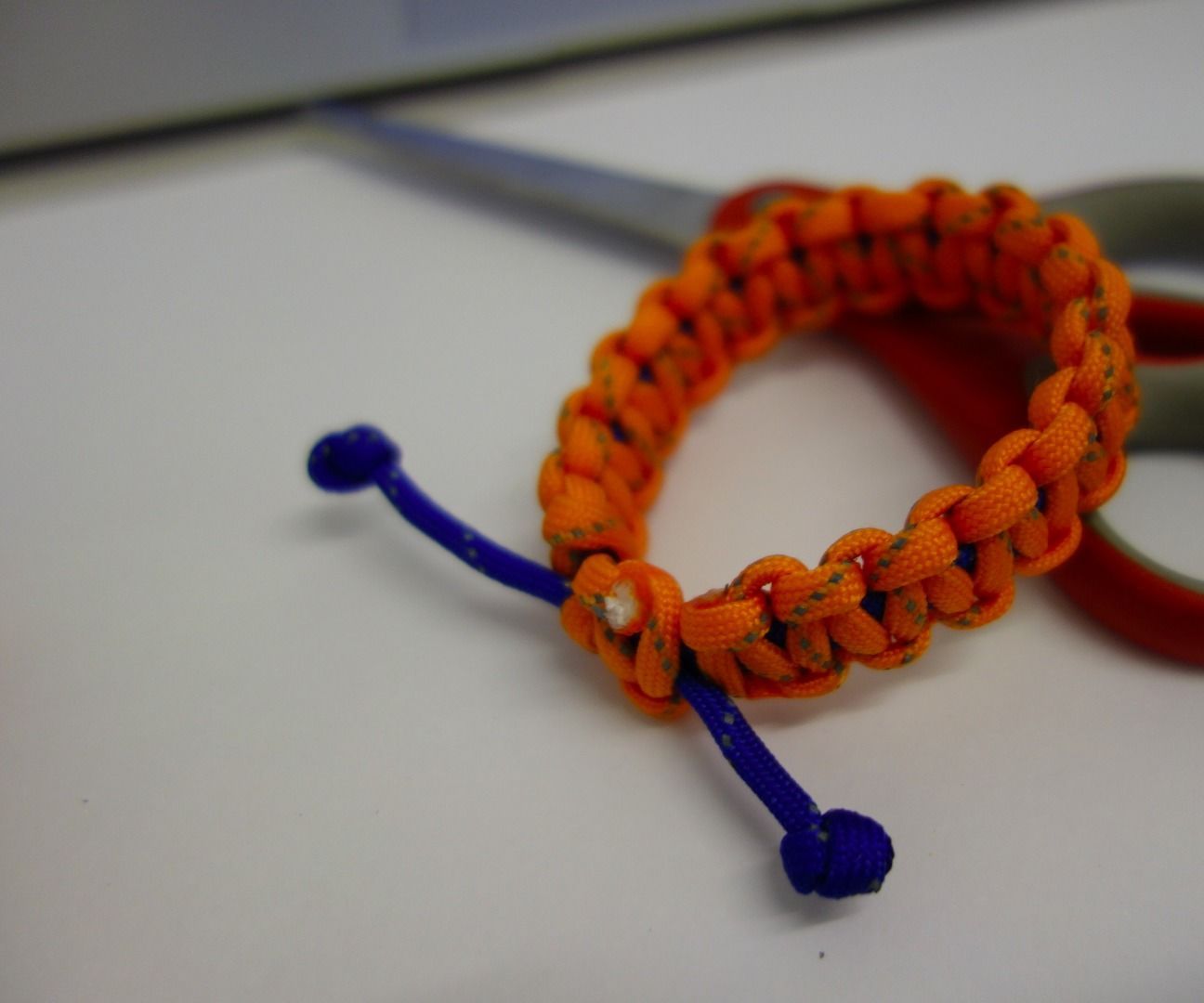 DIY Adjustable Paracord Bracelet