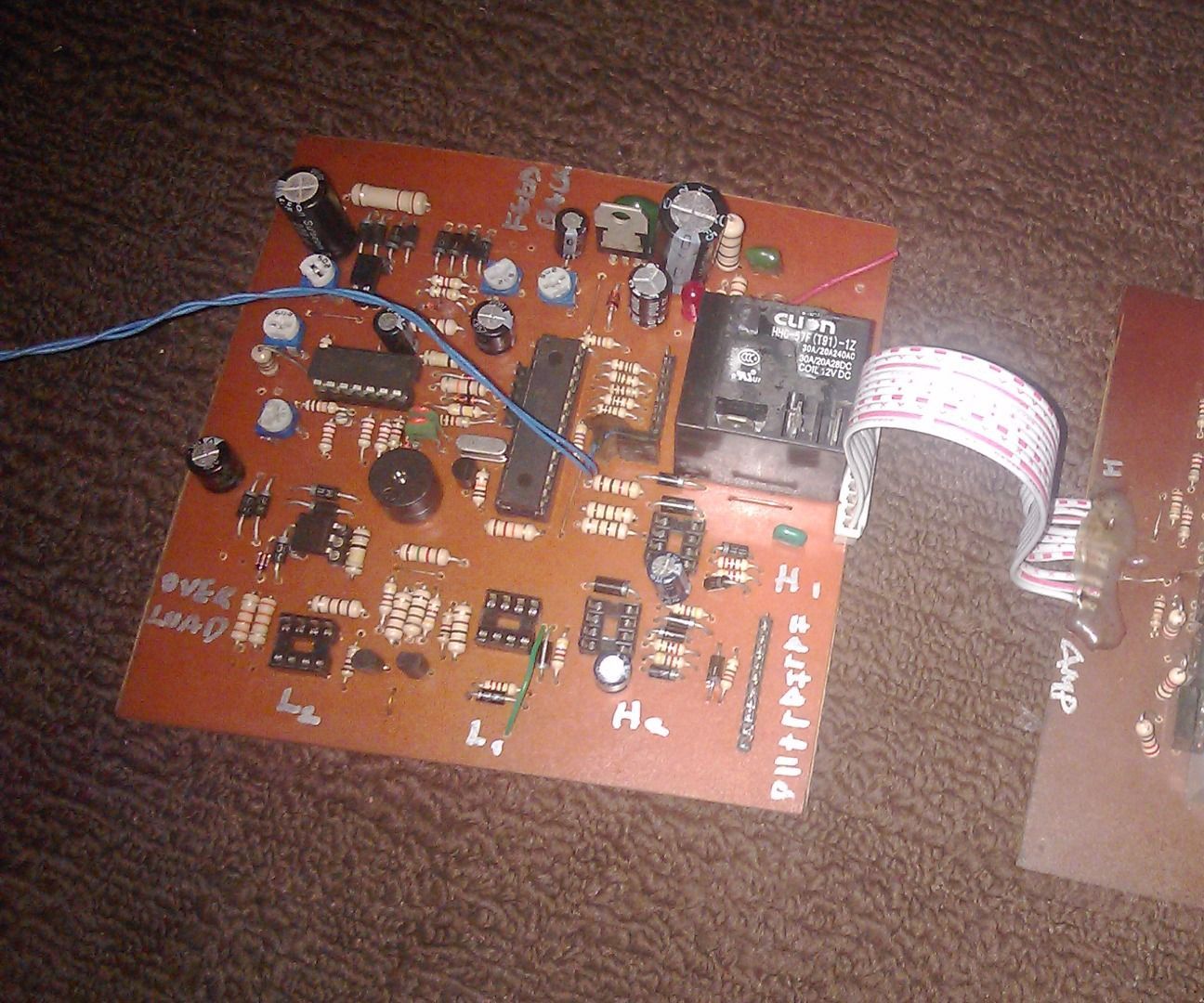 PURE SINE WAVE INVERTER WITH LED AND LCD