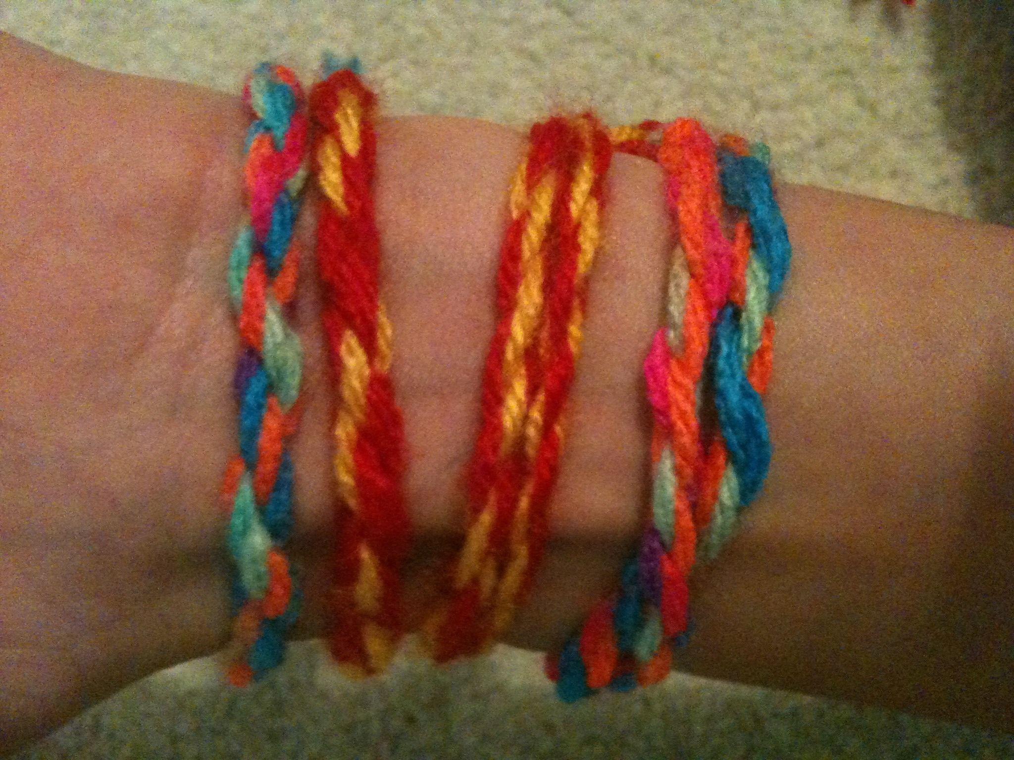 How to Make a Cool Woollen Bracelet in Under 5 Minutes!!
