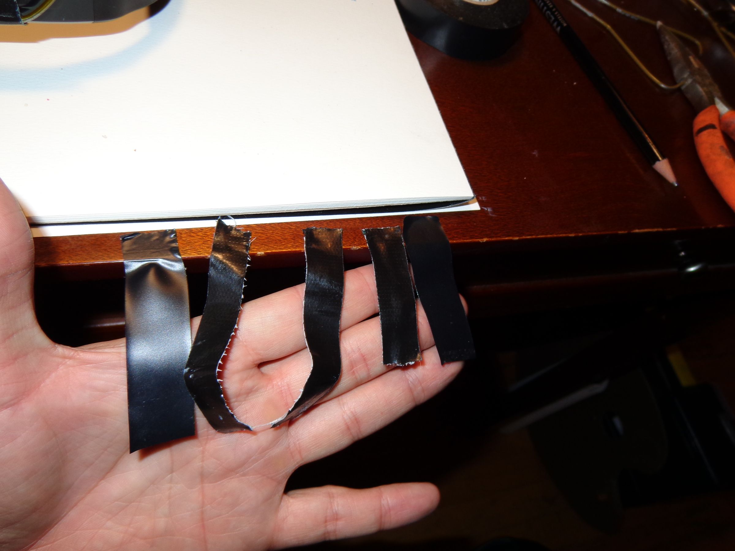 QUICK FIX FOR HEADPHONES HEADSET. : 5 Steps - Instructables