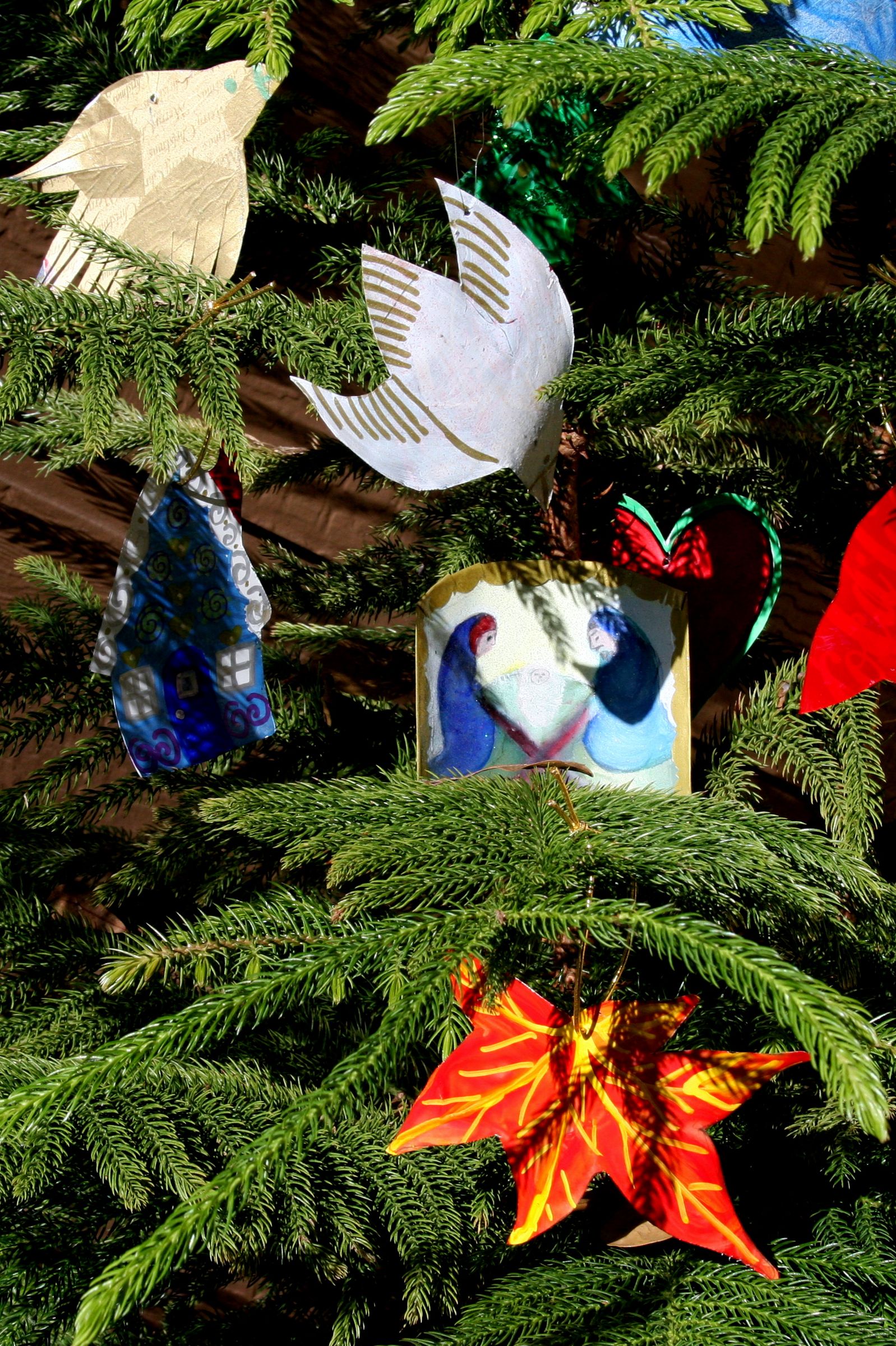 Aluminum Can Ornaments: How to Ruin a Good Pair of Scissors While Saving the Environment