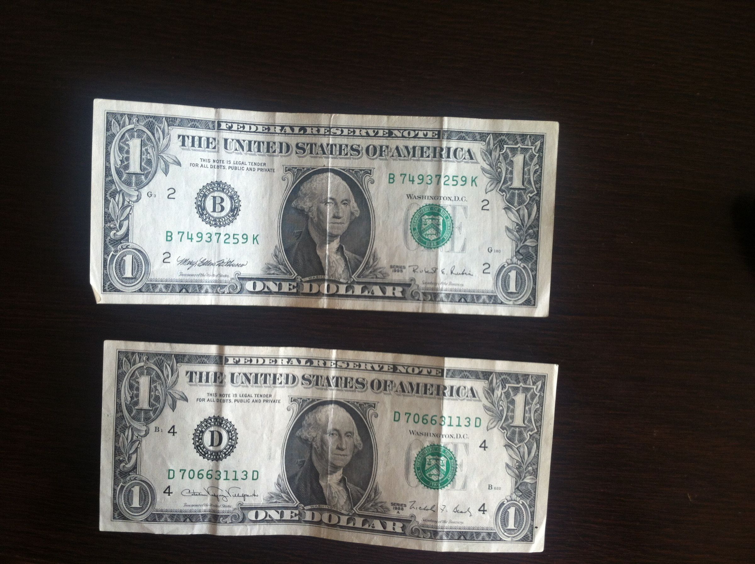 How to Tell a Real  Dolar Bill From a Fake