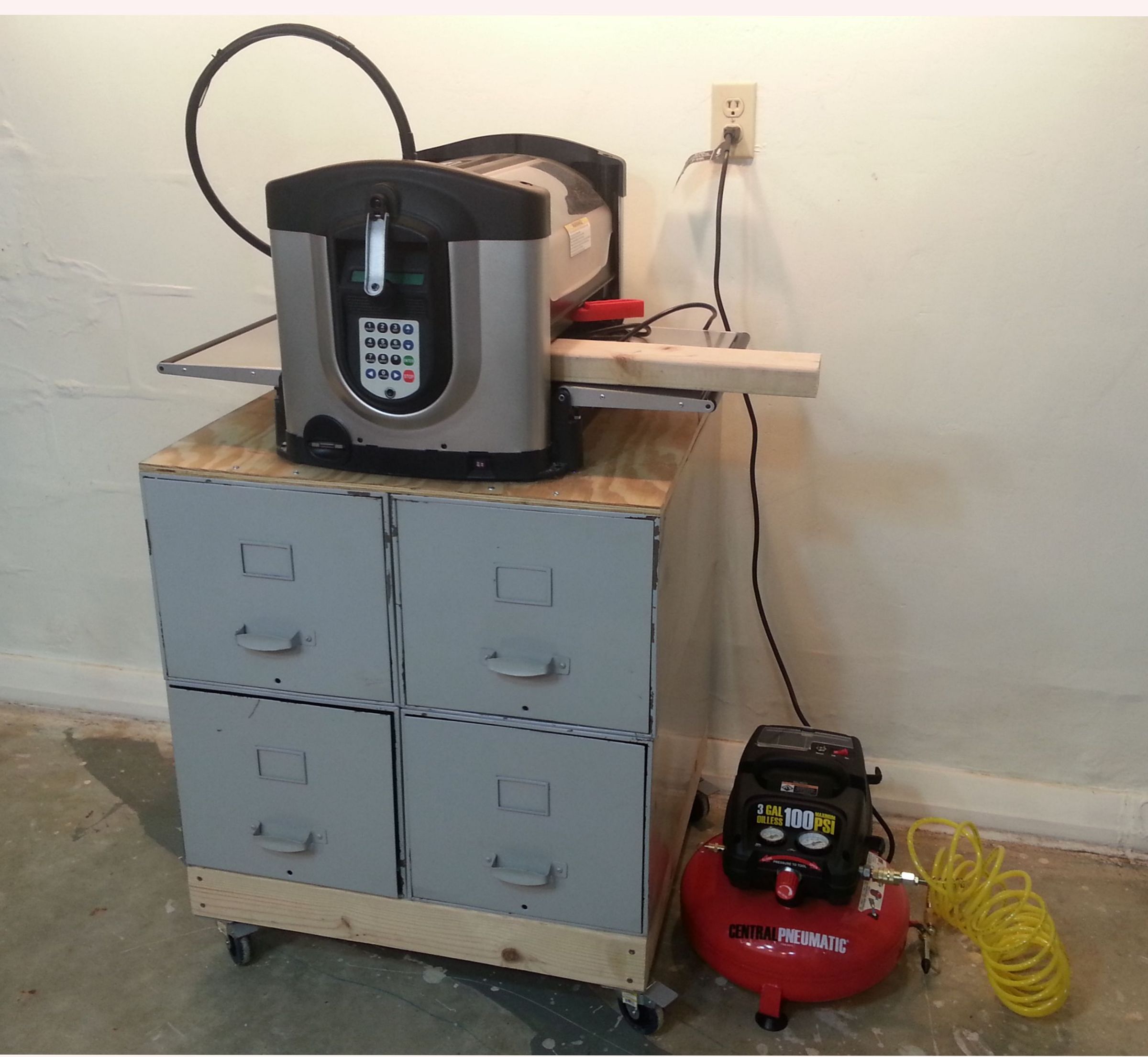 Build a Tool-Stand From an Old File Cabinet