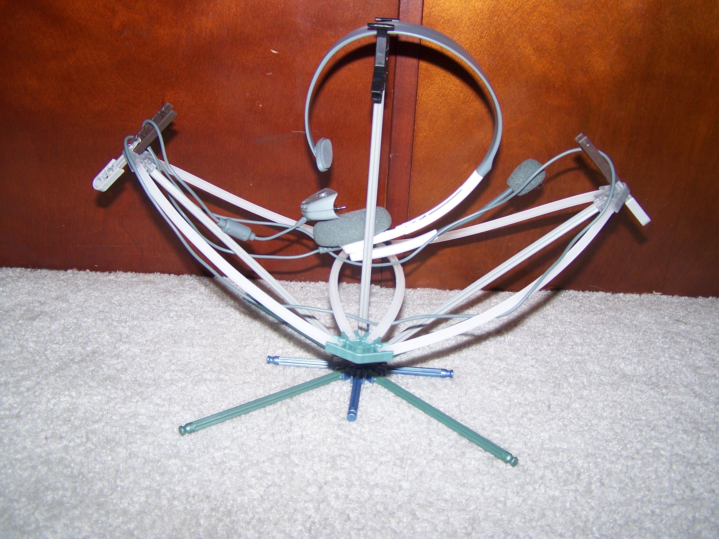 Xbox 360 headset holder