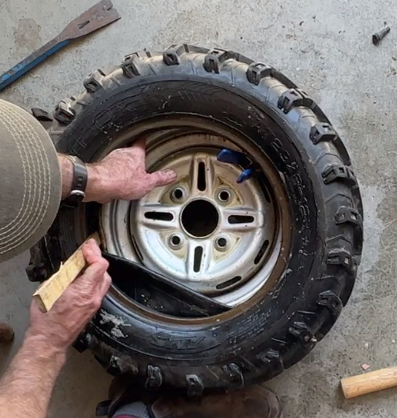 The Tire Horn Put Tubes in Tubeless Tires 8 Steps (with Pictures