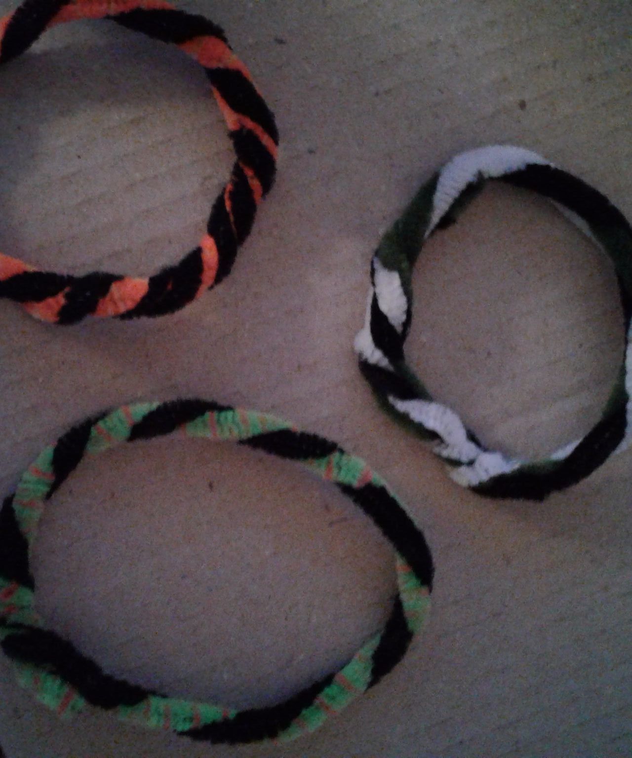 DIY Bracelets With Pipe Cleaners (2 or More Strands)