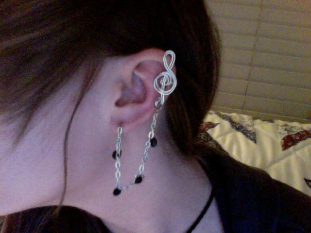 Treble Clef Ear Cuff