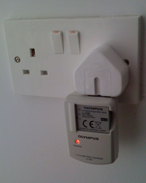 Travelling with a Mac laptop or iPod and camera charger? Don't take that power cord!