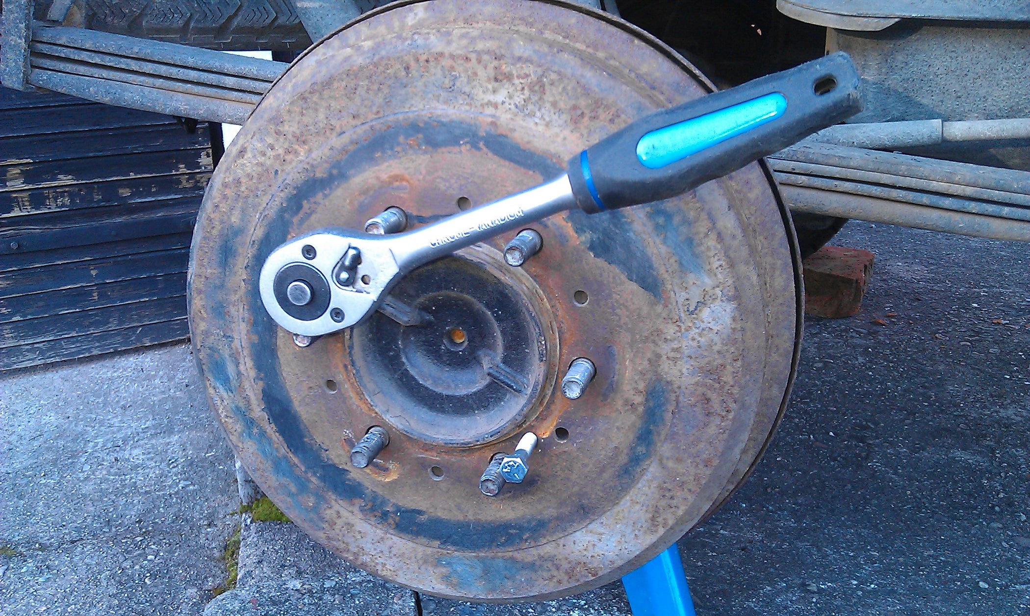 Rear Brake Drum Removal Tutorial Toyota Hilux, Surf MK3 Instructables