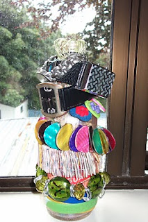 Use an empty fizzy drink bottle to make a bracelet holder