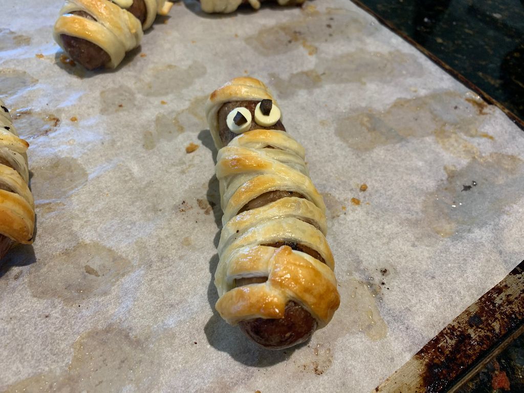 Mummy 'pigs in a Blanket' 8 Steps (with Pictures)