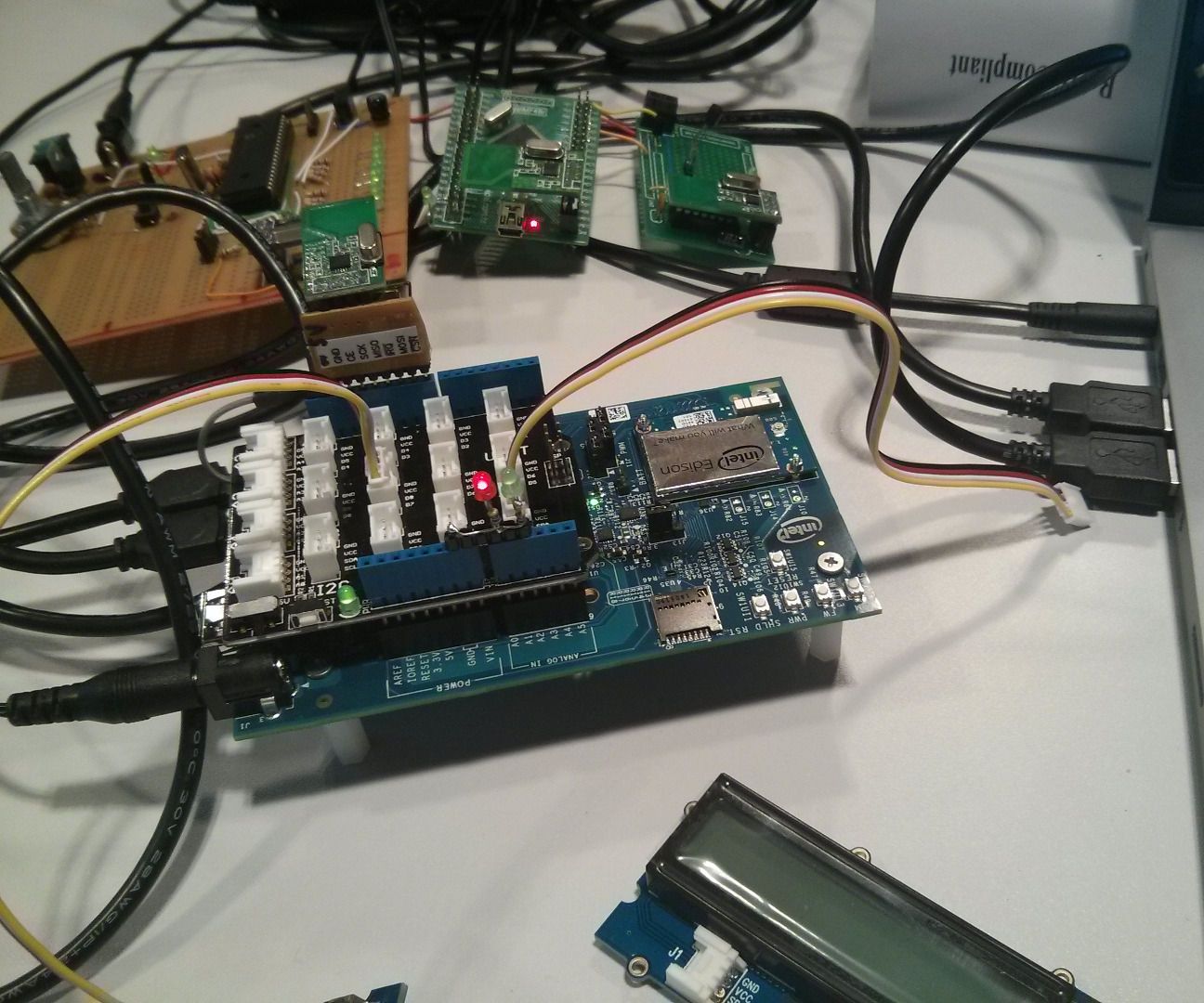 Edison, C++ and NRF24L01+