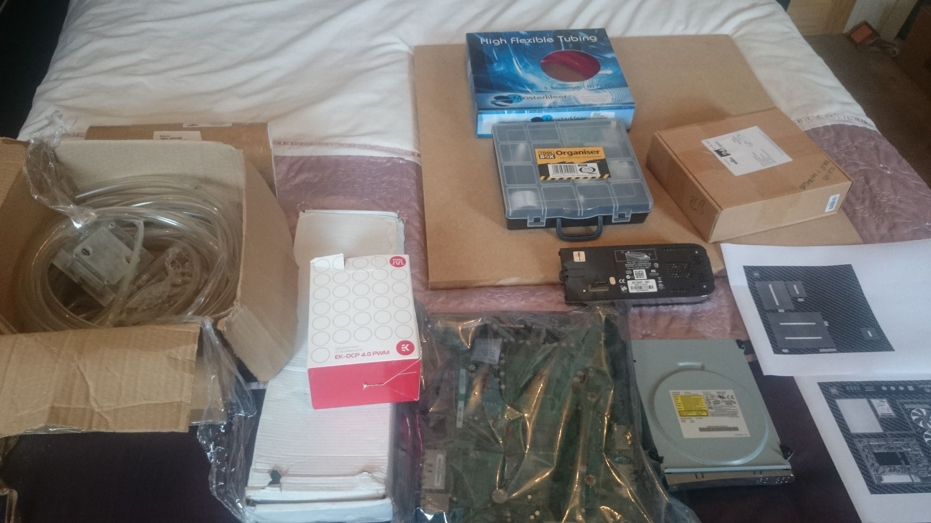 Water Cooled and Wall Mounted Xbox 360 11 Steps (with Pictures