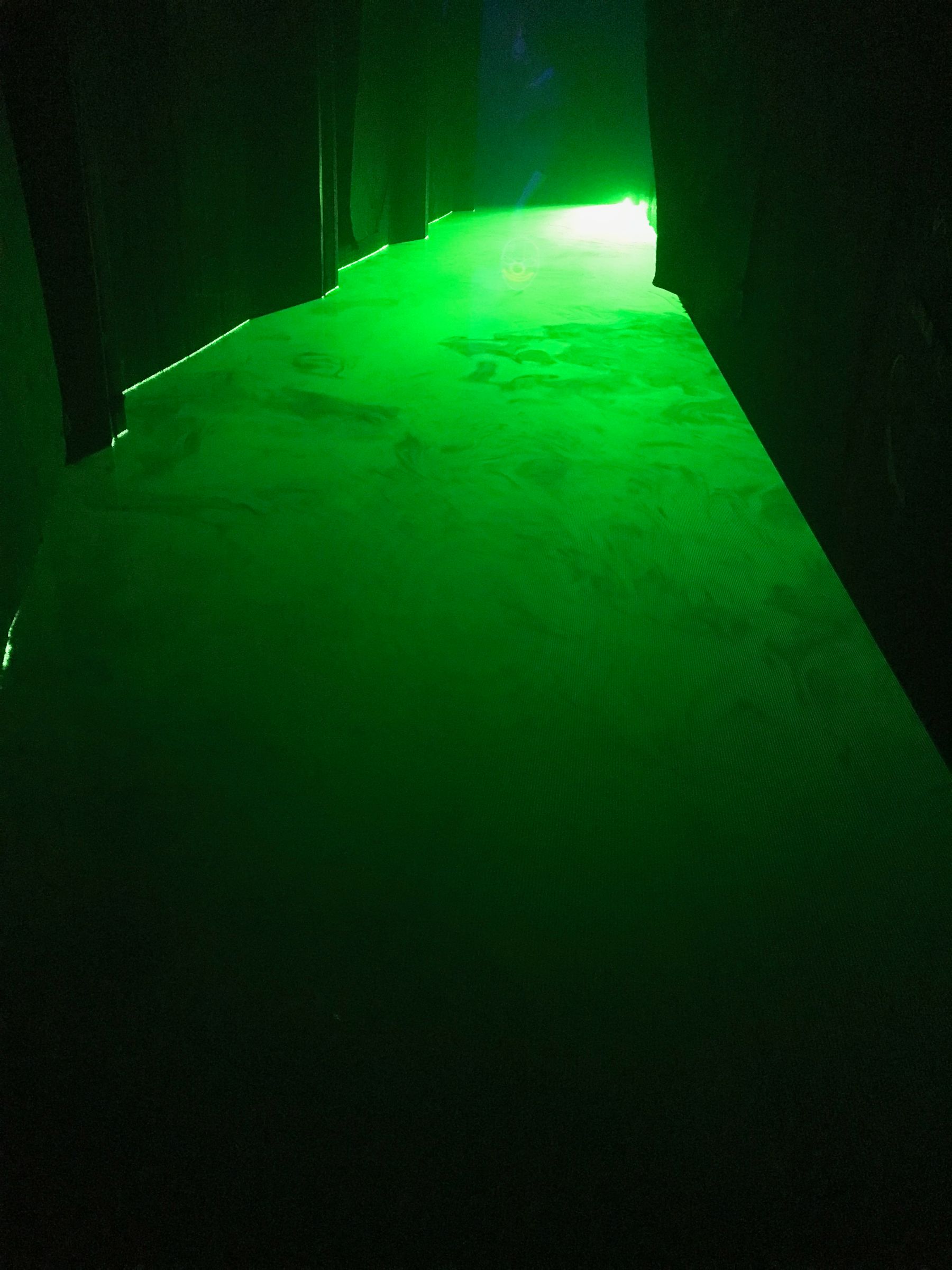 Creep альбом. Портрет с жестким светом. Light creep. Light creep. Классная гифка колдовство.