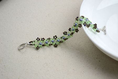 How to Make DIY Fashion Bracelets With Only Several Steps