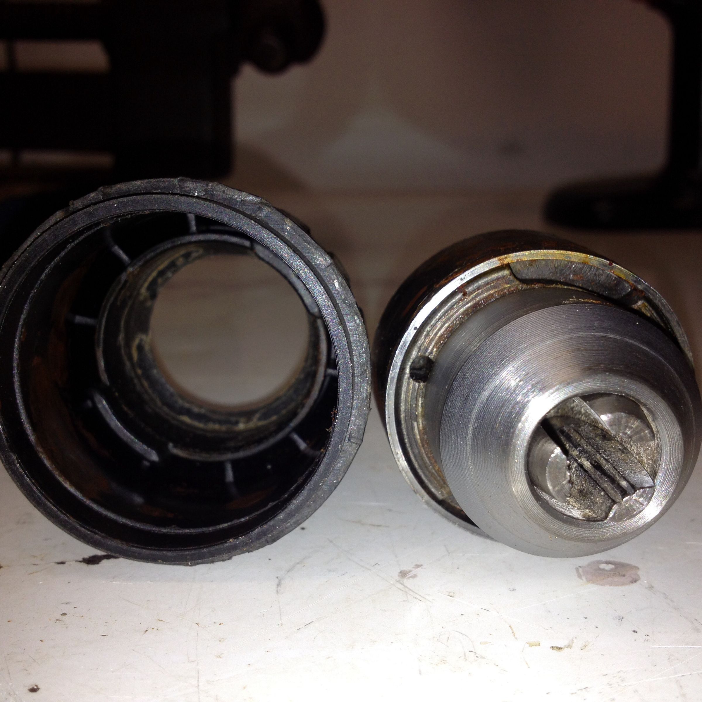 How to Disassemble a Keyless Drill Chuck : 9 Steps (with Pictures ...