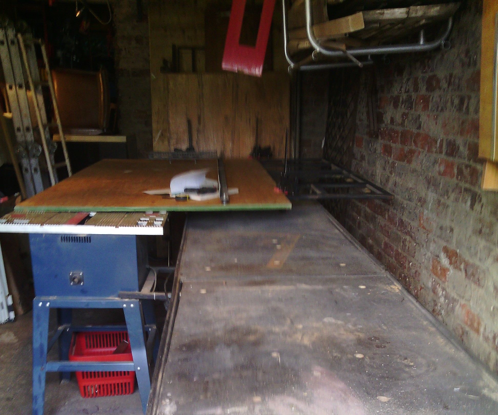 Bench Saw Cutting Table