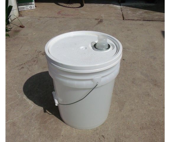 How to remove 5 gallon bucket lids