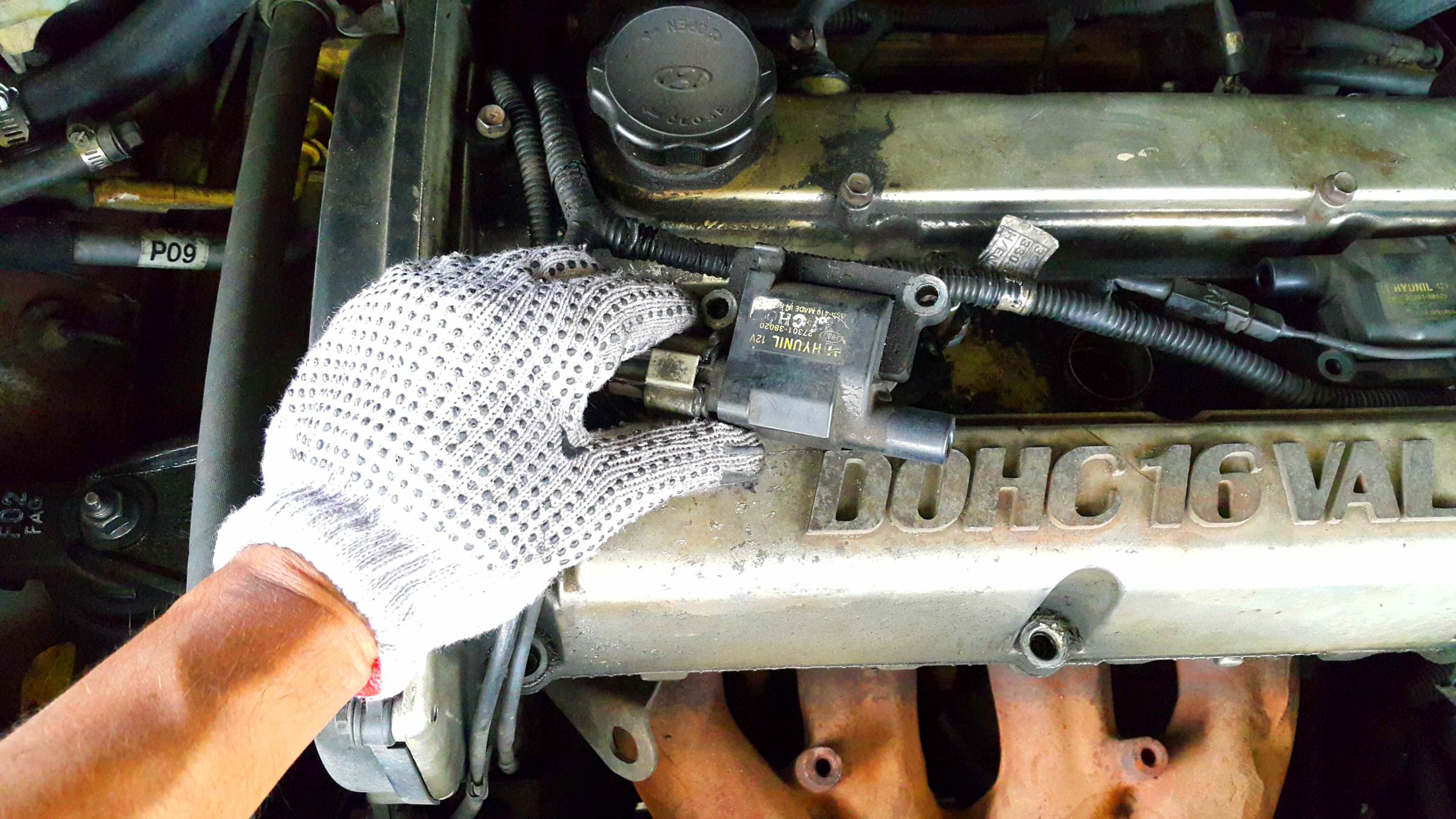 Replacing Coil Packs and Spark Plug Wires for Hyundai Trajet 2000. 3