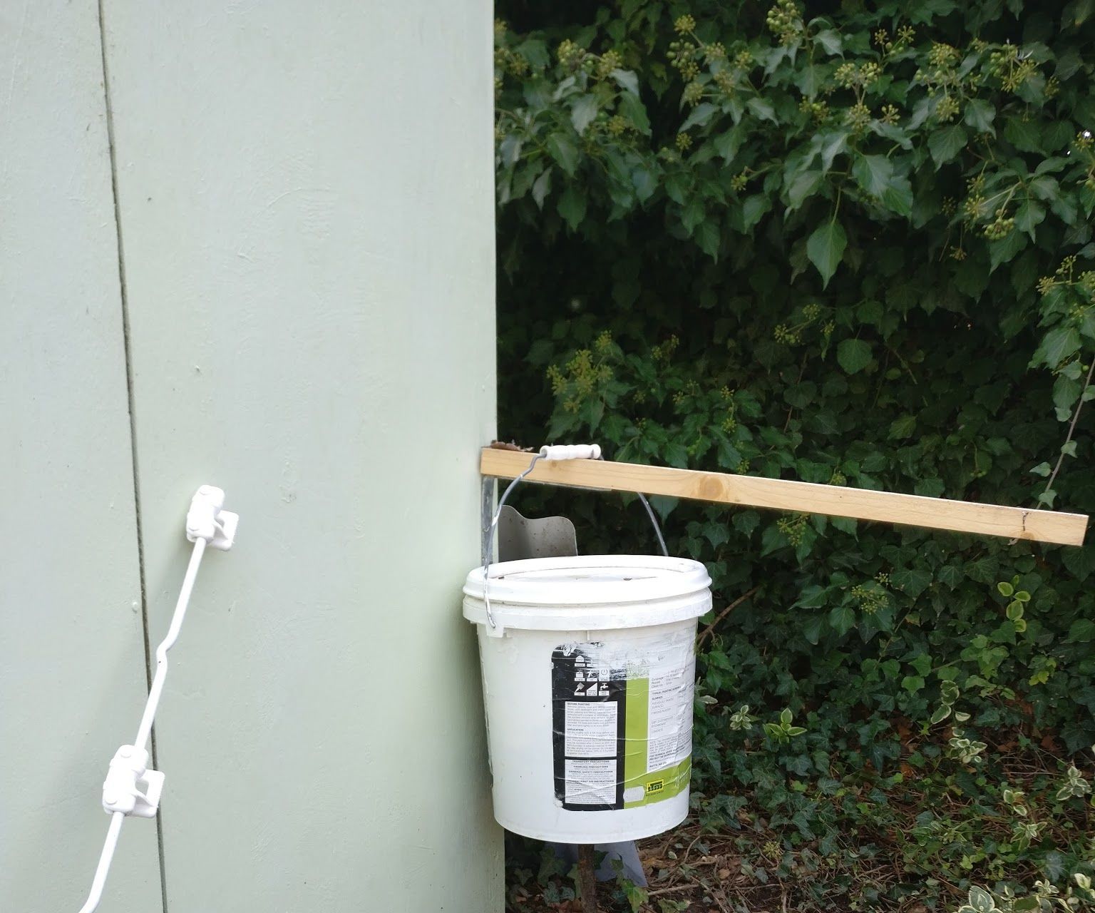 Rodent Proof Self-dispensing Chicken Feeder