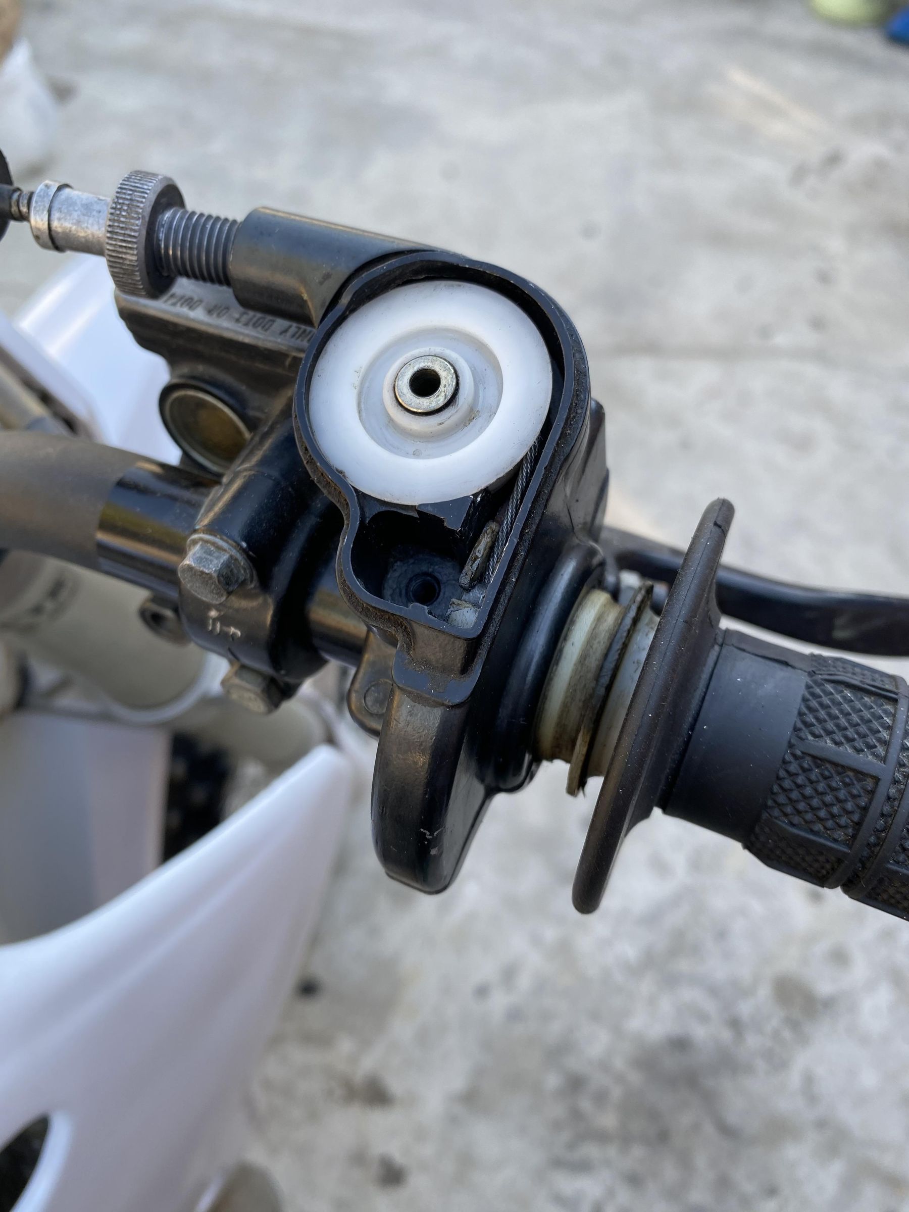 How to Change Throttle Cable on Cr125/Dirt Bike 12 Steps (with Pictures) Instructables