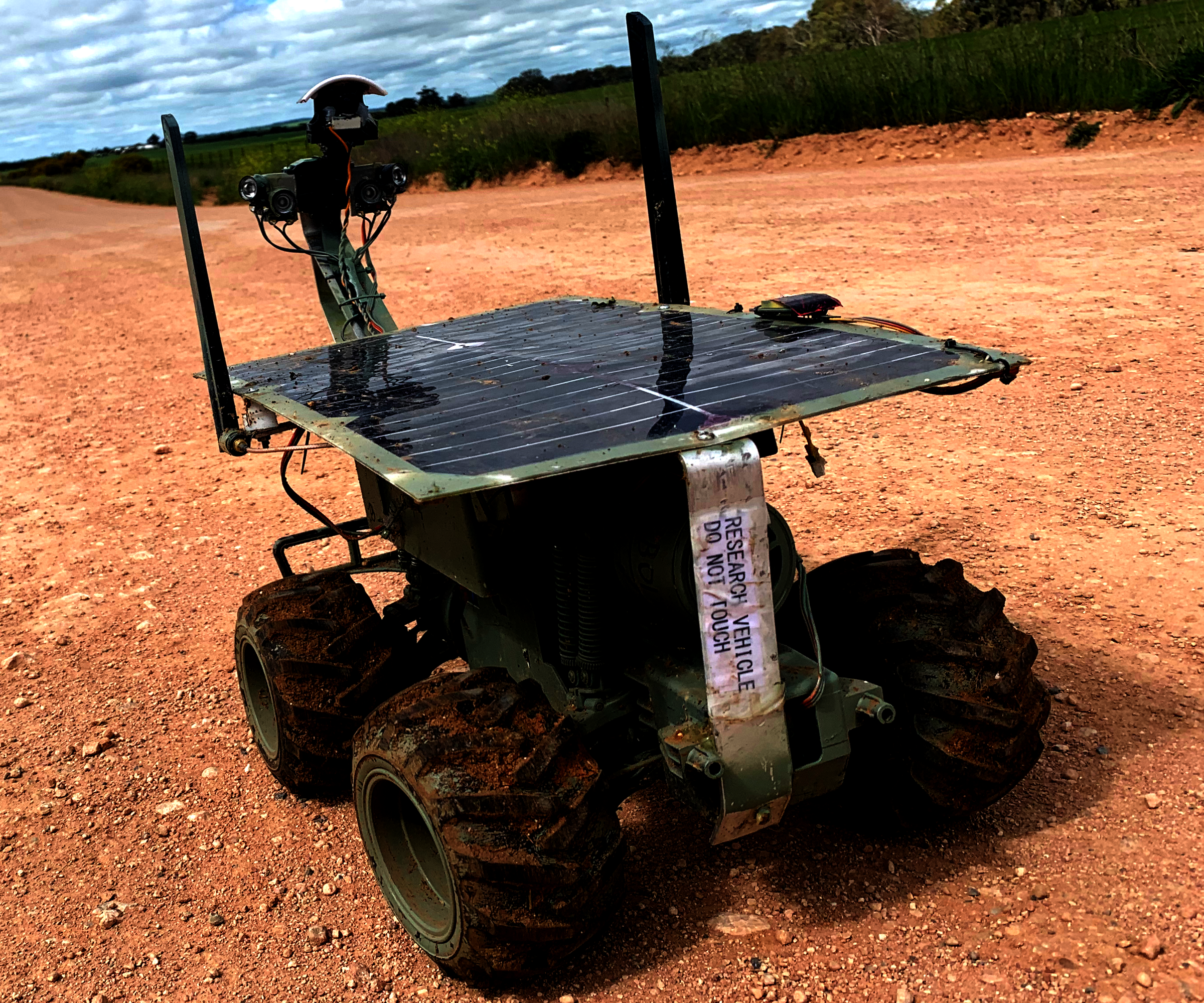SOLARBOI - a 4G Solar Rover Out to Explore the World!