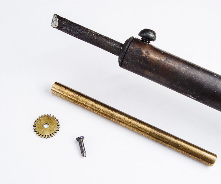 Roller Welder DIY With the Use of a Soldering Iron and a Clock Gear