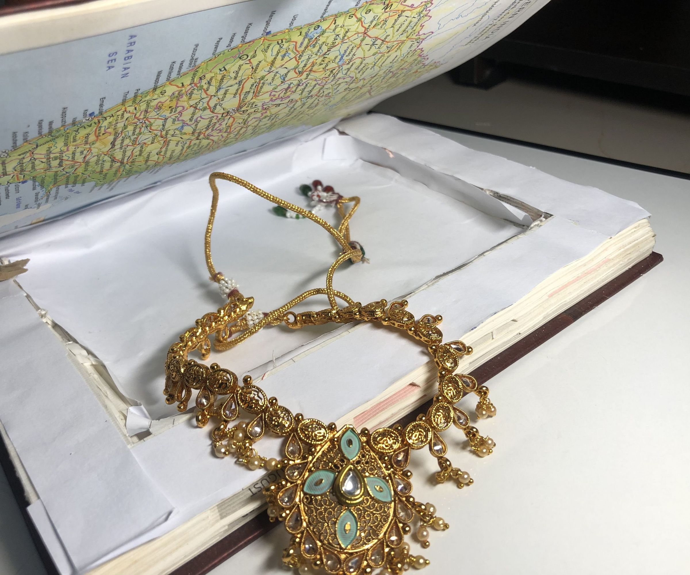 How to Make a Secret Compartment With a Old Diary 