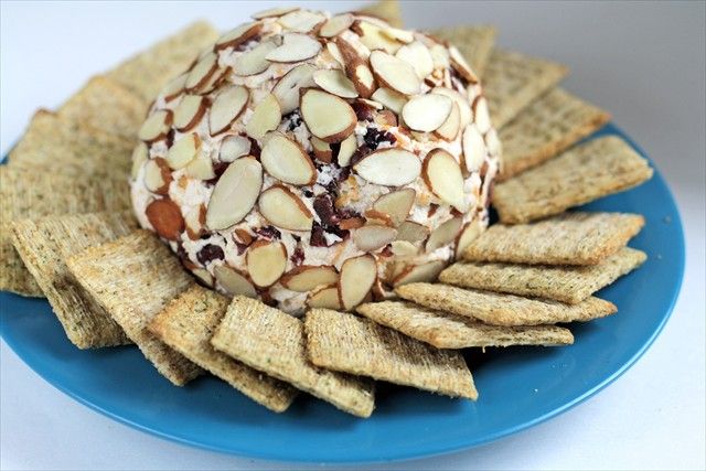 How to Make a Cheese Ball + My Favorite Recipes- Bacon Pecan and Cranberry Almond