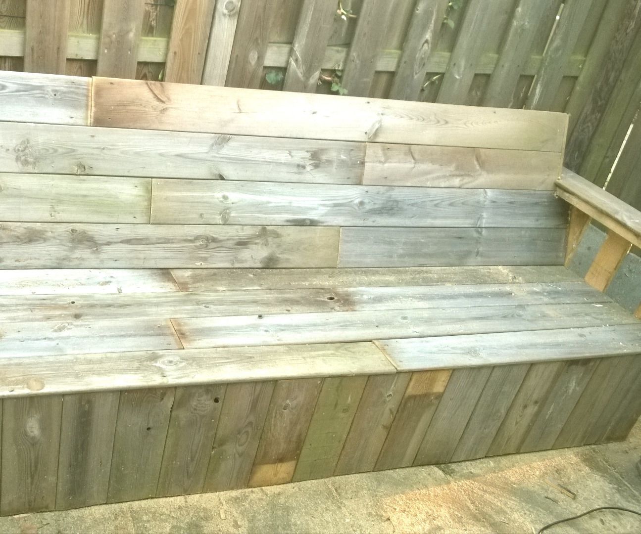 Transforming Old Pallets Into a Garden Bench 