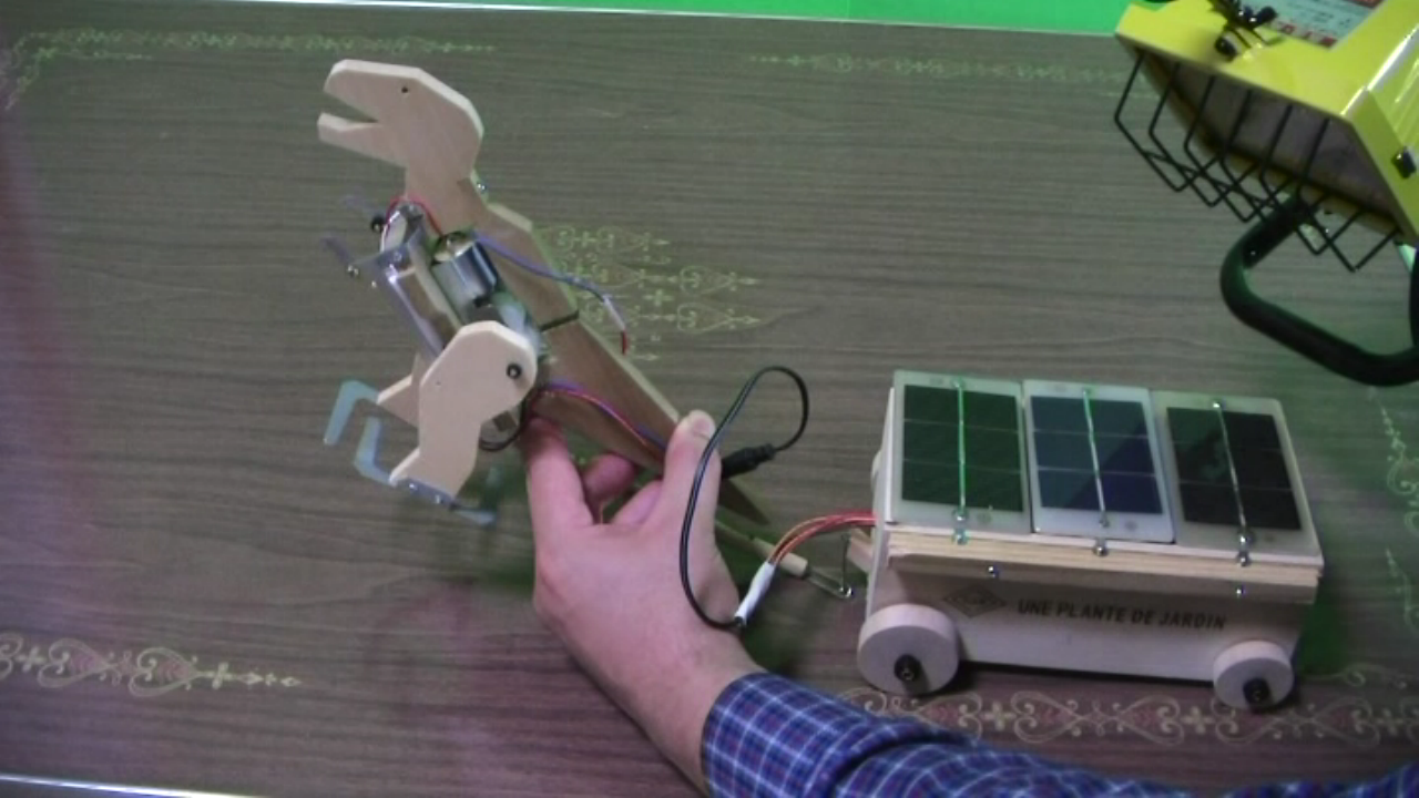 Solar-USB Dinosaur Pulling Cart