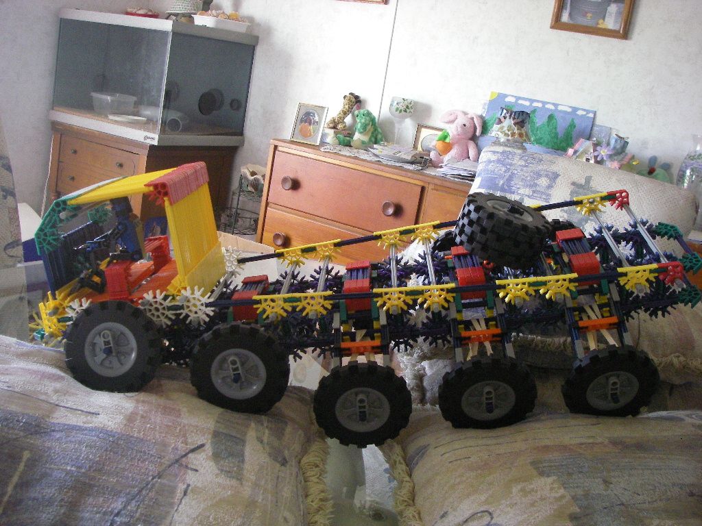 Knex 10 Wheeled Crawler