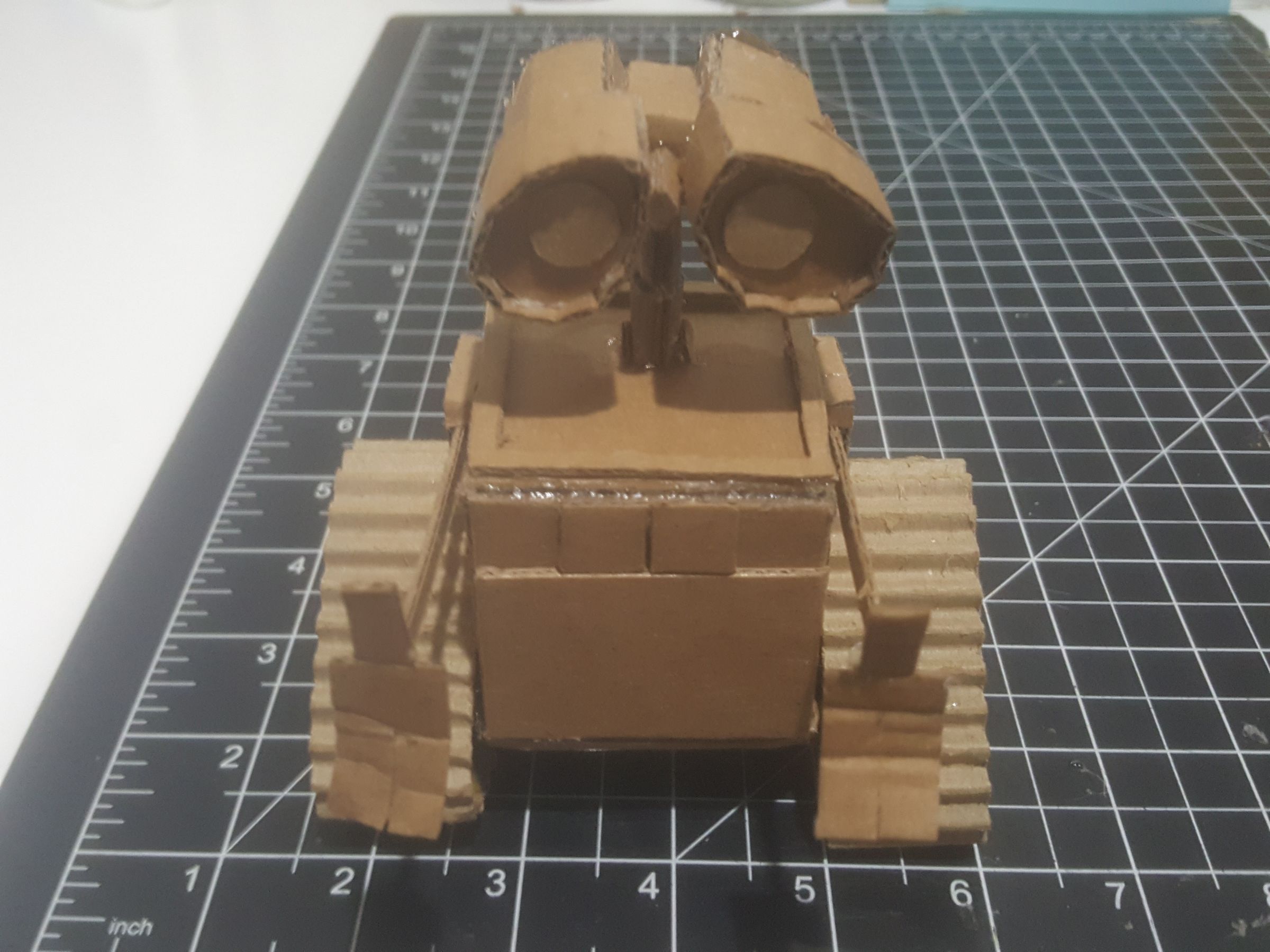 Cardboard WALLE 5 Steps Instructables