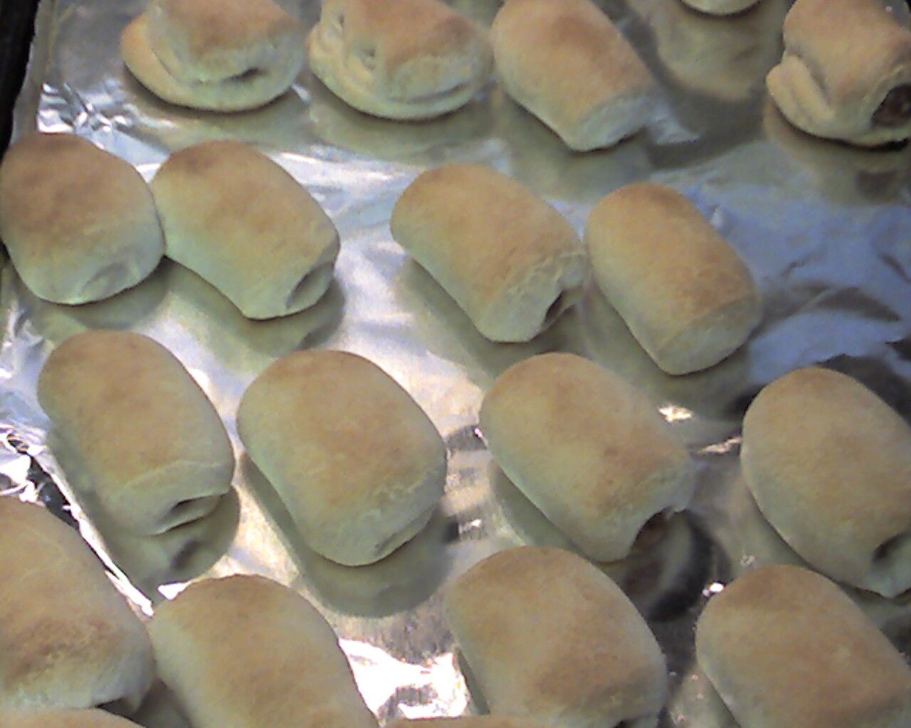 The Ultimate Appetizer... Pigs in a Blanket!  Cheap & Easy!