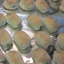 The Ultimate Appetizer... Pigs in a Blanket! Cheap & Easy!