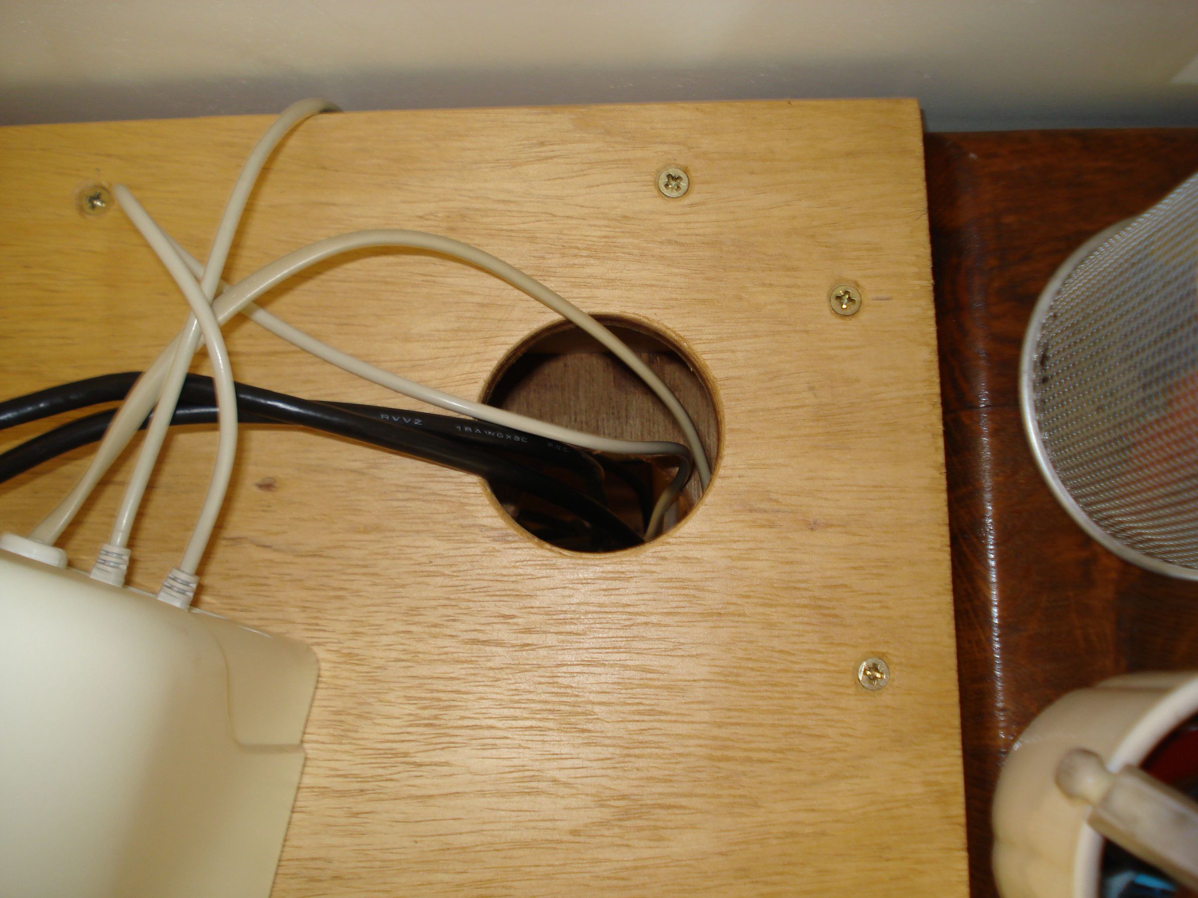 Simple Computer Table With Storage : 4 Steps - Instructables