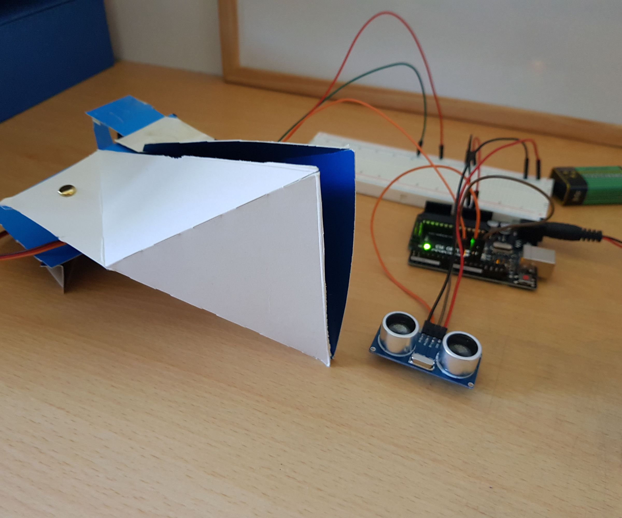 Arduino Snapper Robot Made From a Recycled Easter Egg Box