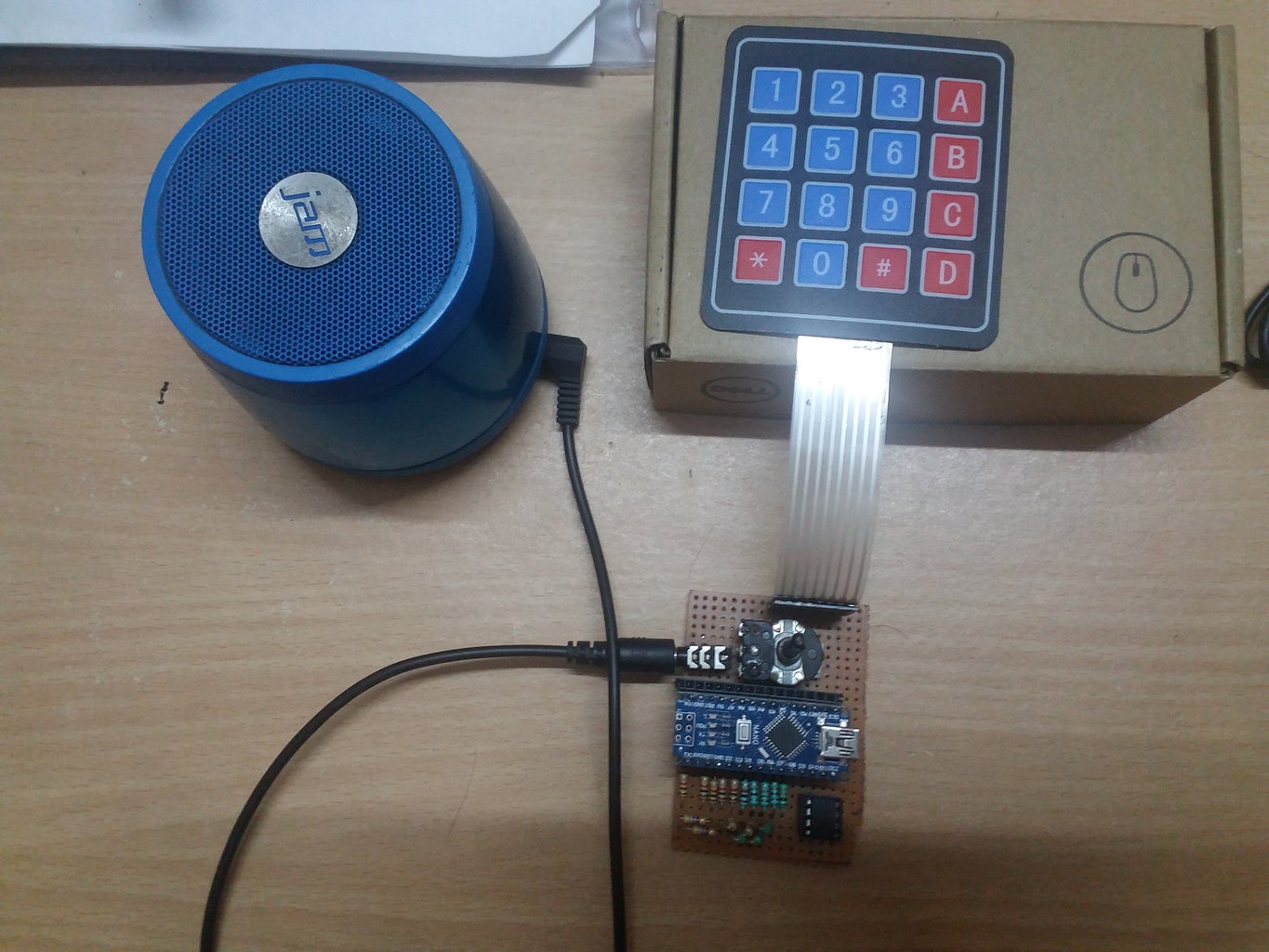 Arduino Keyboard Piano With 8 Bit R2R DAC