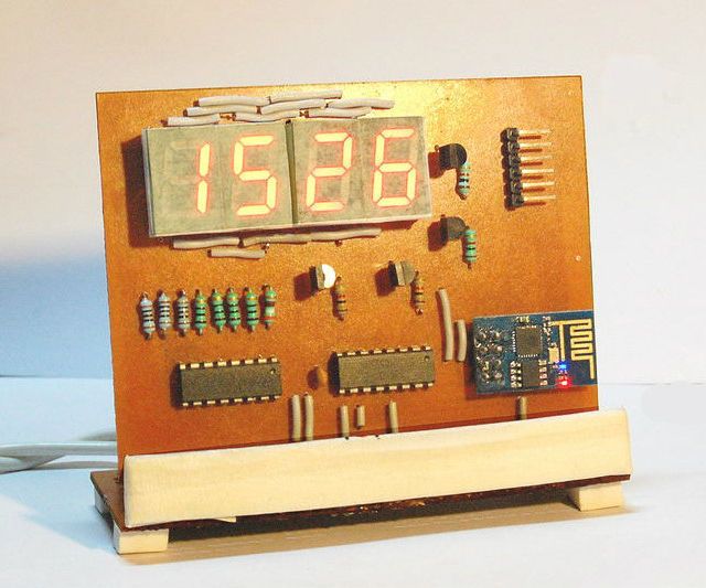 ESP8266 Desktop Clock (WiFi Synchronised!)