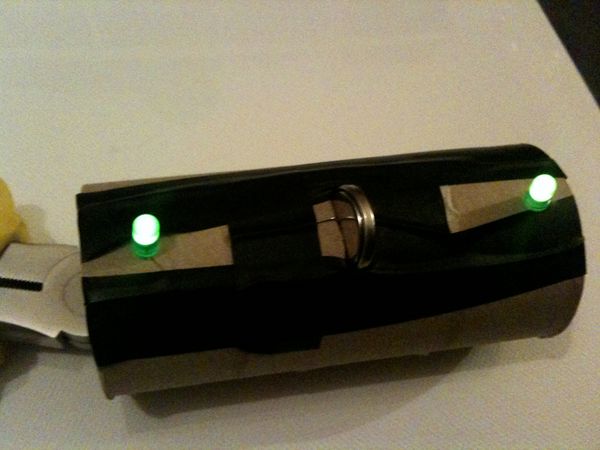 Simple Halloween 'Watching Eyes' With LEDs