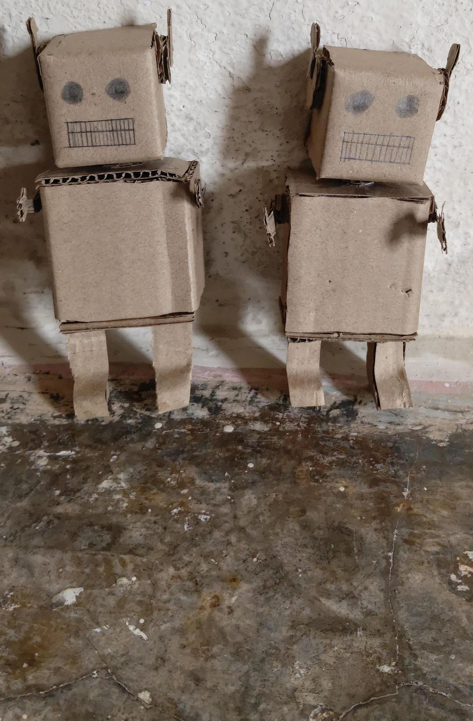 How to Make a Robot With Carboard