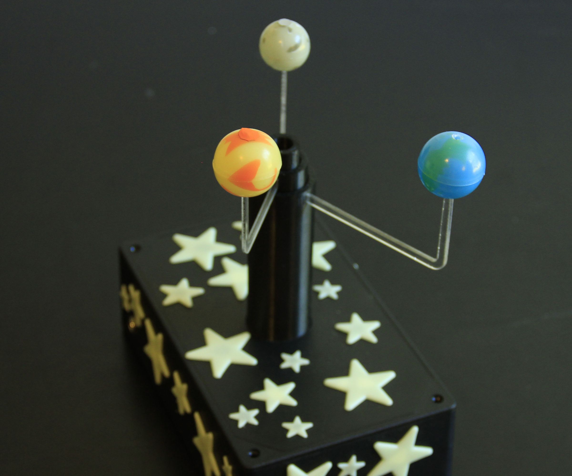 Bluetooth-Enabled Planetarium/Orrery