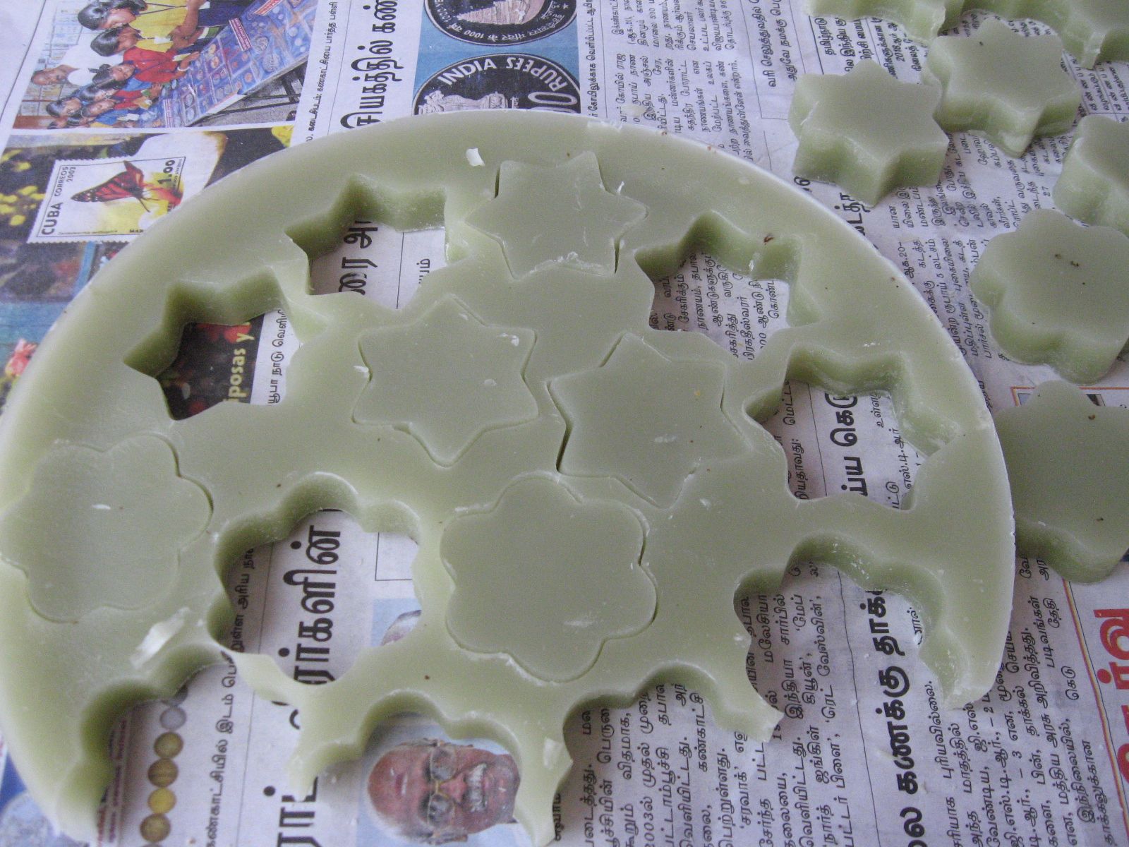 Make Tealight Candles With Leftover Wax and Cookie Cutters 7 Steps