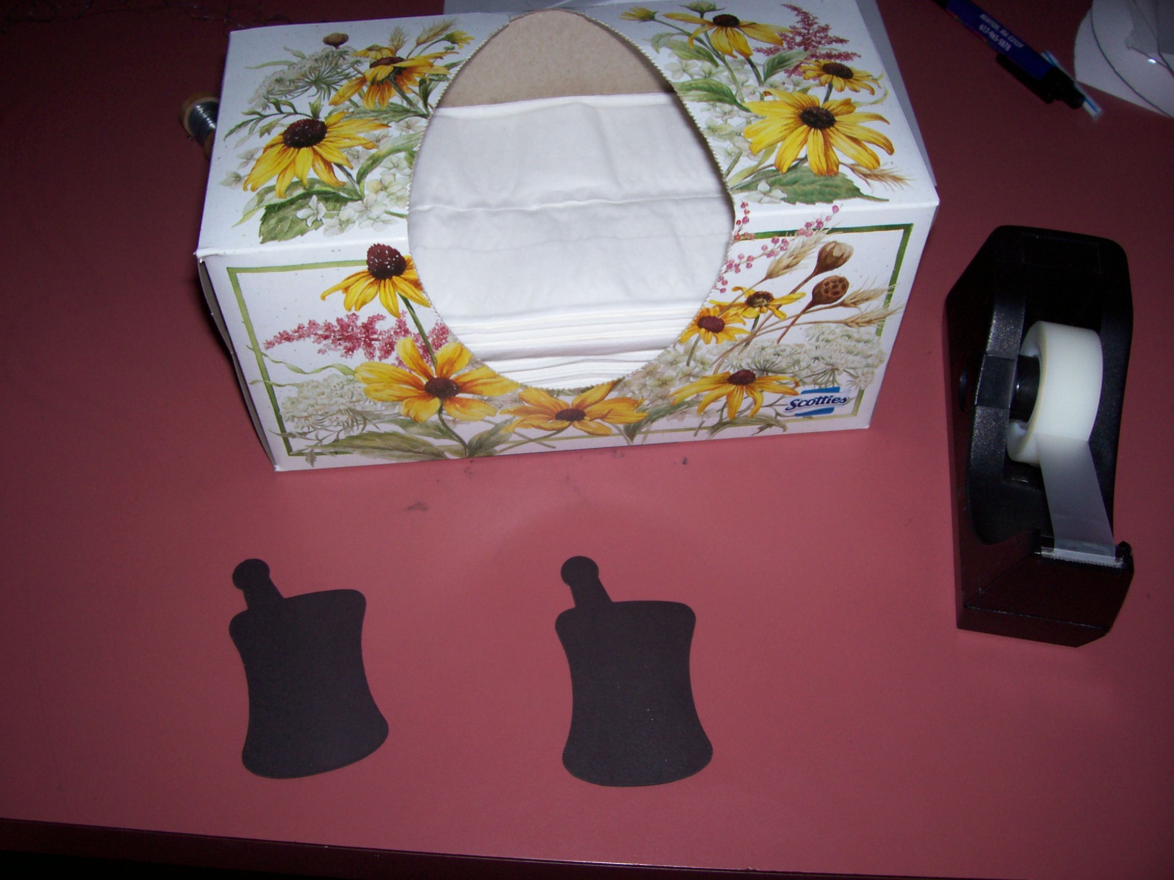 Tissue box magnet
