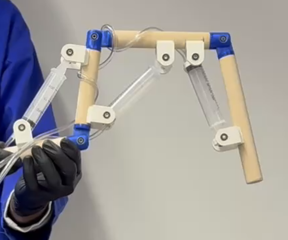 Mechanical Spider Leg Using a Hydraulic System