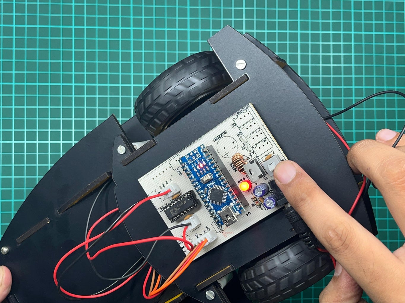 Obstacle Avoiding Robot Car Using Arduino : 12 Steps - Instructables