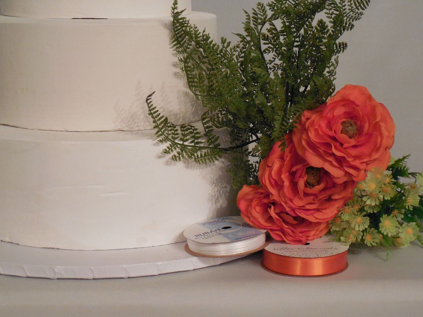 Fake That Wedding Cake! ( at Least Part of It ) 8 Steps (with
