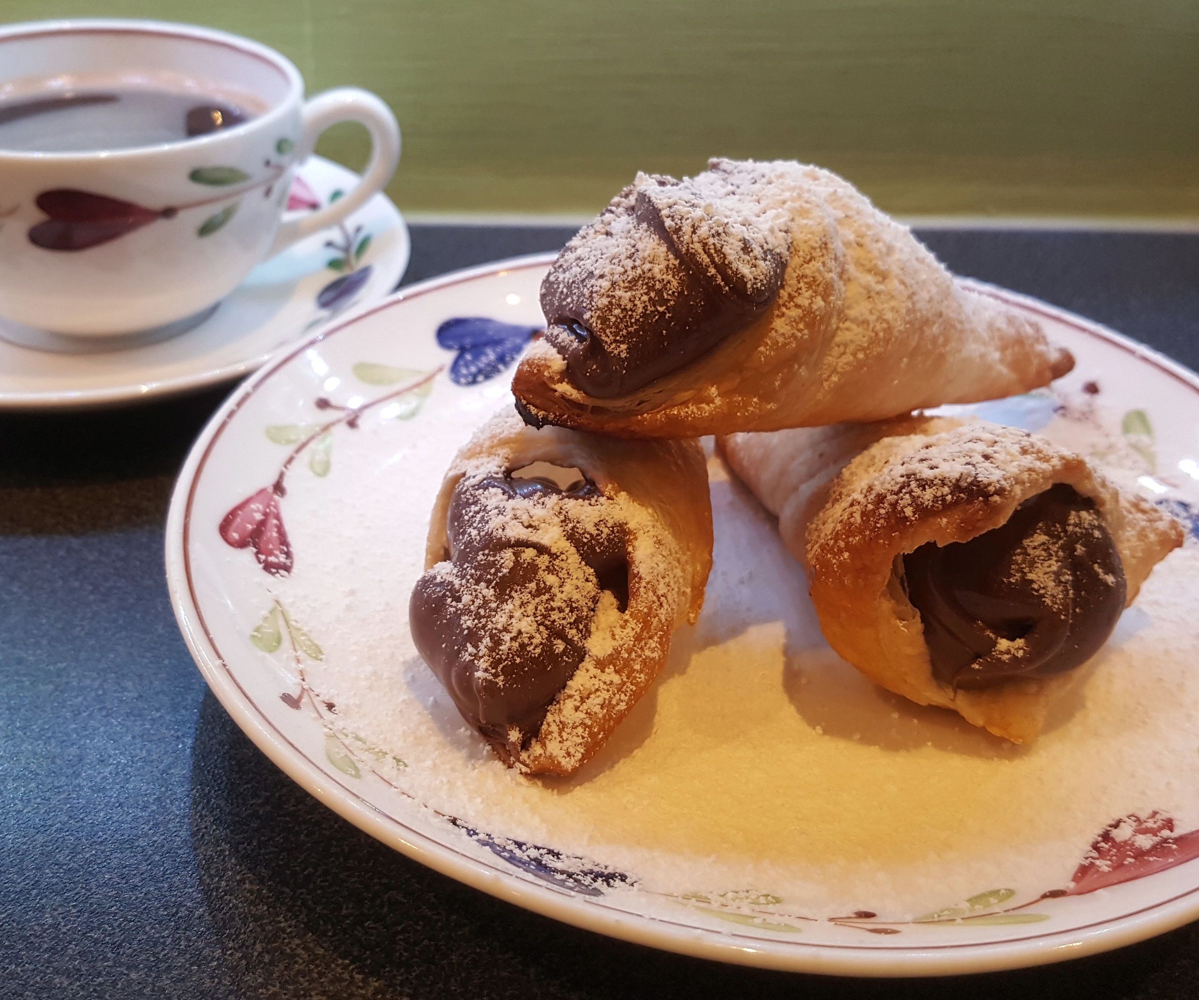 Easy and Super Yummy Cannoli!!