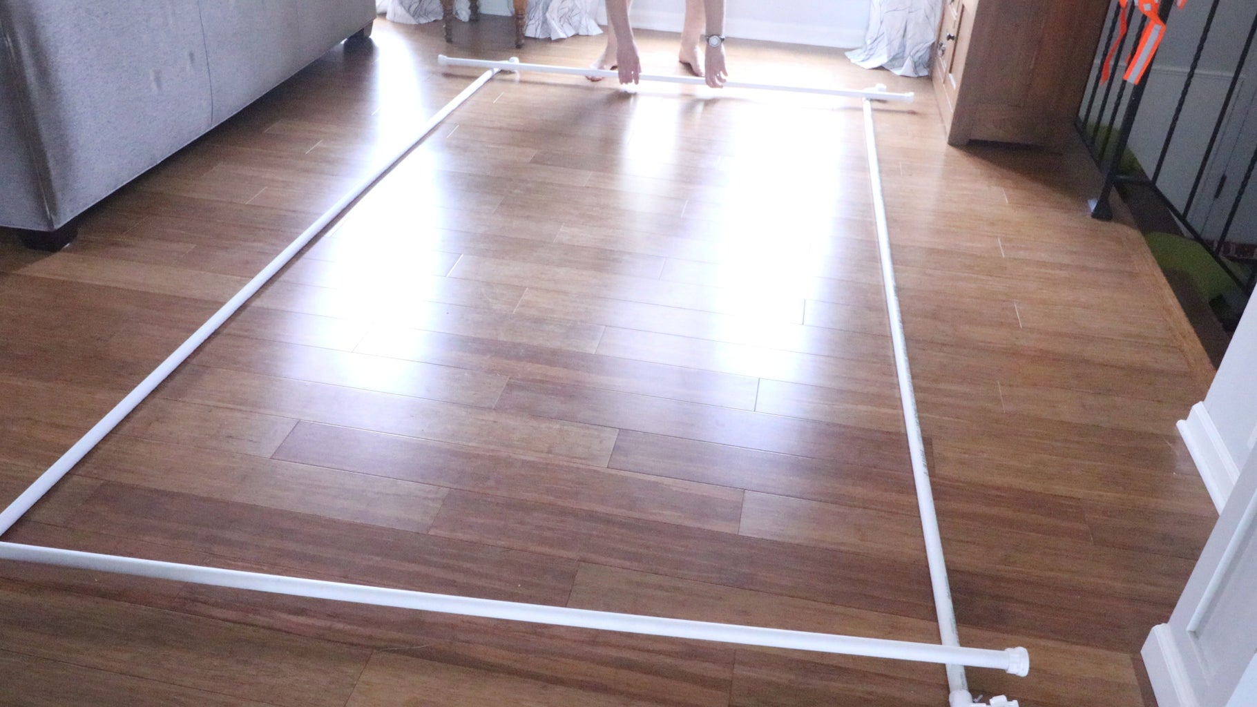 DIY Inexpensive Collapsible Projector Screen Frame : 8 Steps (with ...