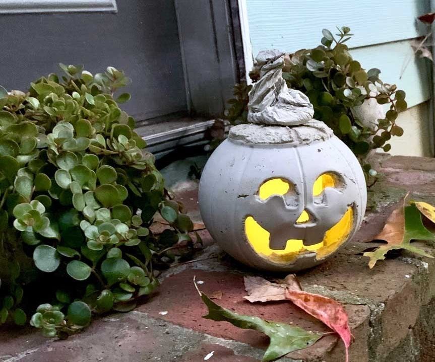 DIY Halloween Cement Jack O' Lantern